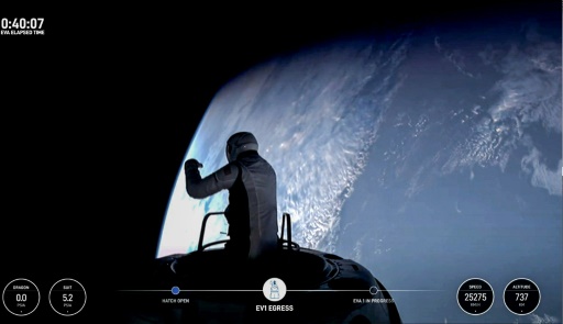 SpaceX marque l'Histoire avec la première sortie spatiale privée