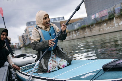 Sur des canaux de l'est de Londres, des femmes musulmanes s'évadent grâce aux sports nautiques