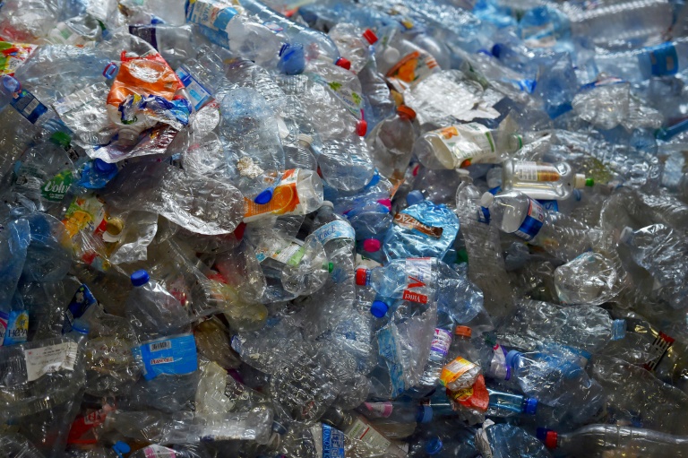 Tri des déchets : les Français progressent sur le plastique, mais restent loin de l'objectif européen