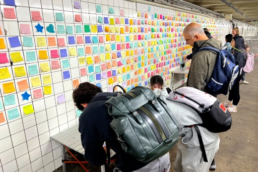 Dans le métro de New York, le retour de la "thérapie du Post-it"