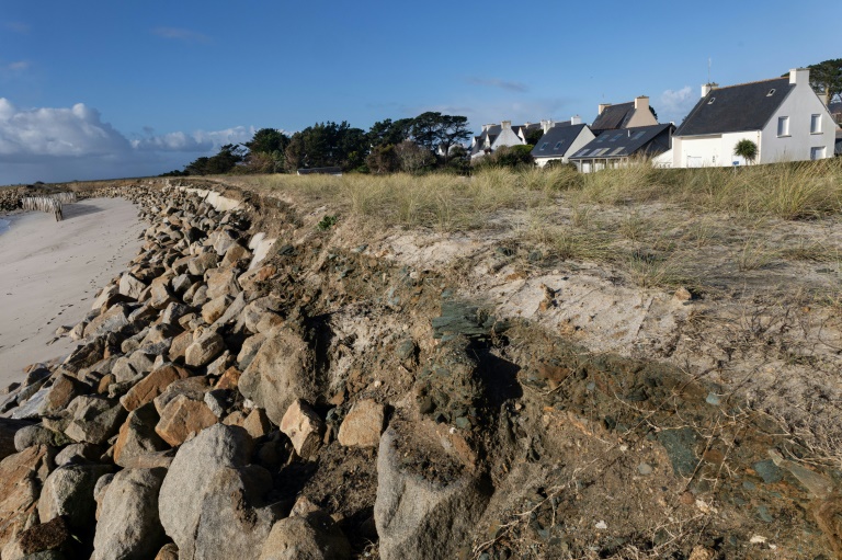 En Bretagne, on rase des maisons pour éviter leur submersion