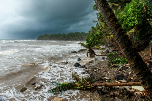 Guadeloupe : face à l'érosion côtière, des maires guadeloupéens désemparés