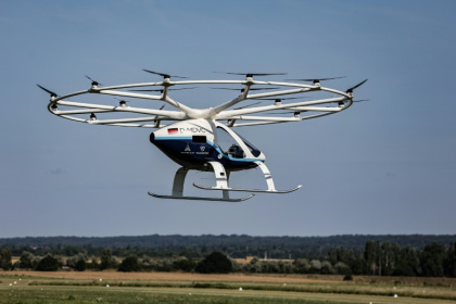 Un Volocopter lors d'un essai à l'aérodrome de  Saint-Cyr-l'École dans les Yvelines le 8 août 2024