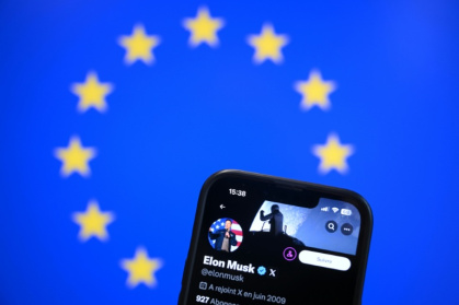 Le compte X d'Elon Musk devant le drapeau européen