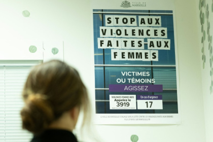 Pour accompagner les patientes victimes de violences conjugales, aux urgences à Marseille, des "sentinelles", des infirmières spécialement formées, les accueillent, les protègent et font le lien avec la police