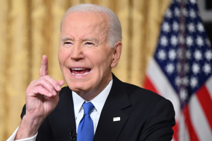 Le président américain sortant Joe Biden prononce son discours d'adieu dans le bureau ovale de la Maison Blanche à Washington, le 15 janvier 2025