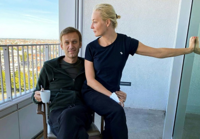 Alexeï Navalny et son épouse Ioulia Navalnya, le 21 septembre 2020 dans un hôpital de Berlin