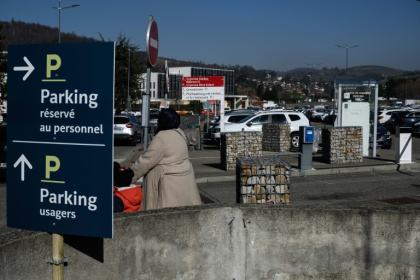 Le parking de l'hôpital Nord de Saint-Etienne, le 17 février 2025 dans la Loire