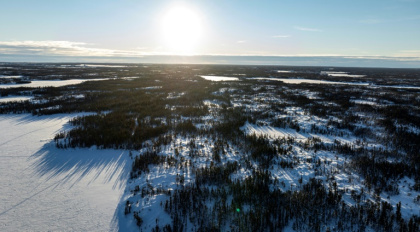 Vue aérienne de Yellowknife, dans les territoires du Nord-Ouest au Canada, le 24 janvier 2025