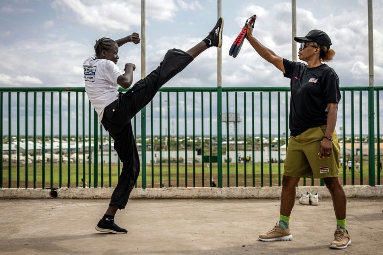 Au Kenya, des jeunes réfugiées apprennent à se défendre grâce au taekwondo