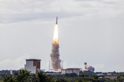 Le vol inaugural de la fusée lourde européenne Ariane 6  à Kourou, en Guyane française, le 9 juillet 2024