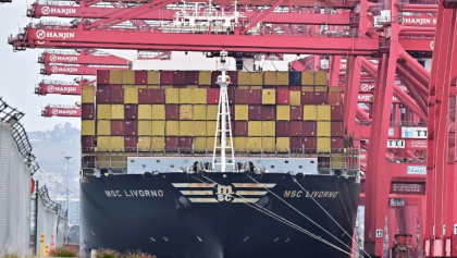 Le porte-conteneurs MSC Livorno à quai dans le port de Long Beach, en Californie, le 5 mars 2025