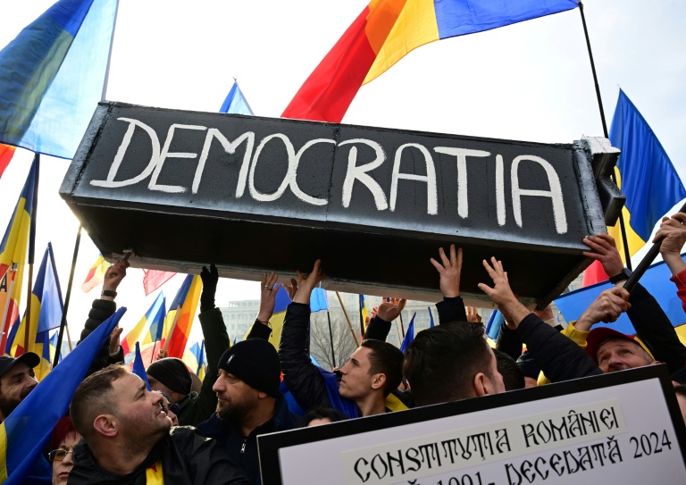 Roumanie : l'extrême droite domine le premier tour de la présidentielle