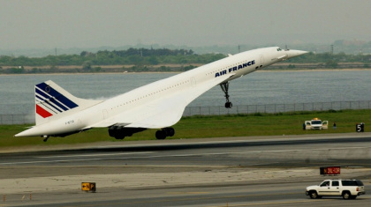 Le vol AF 001 du Concorde d'Air France à destination de Paris décolle, le 31 mai 2003, à l'aéroport Kennedy de New York pour le dernier vol commercial de l'avion franco-britannique - STAN HONDA (AFP) Le vol AF 001 du Concorde d'Air France à destination de Paris décolle, le 31 mai 2003, à l'aéroport Kennedy de New York pour le dernier vol commercial de l'avion franco-britannique - STAN HONDA (AFP)