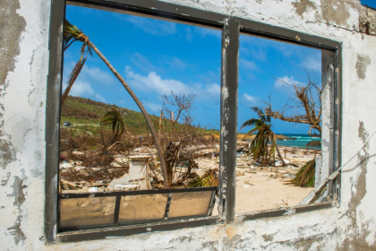 Des débris recouvrent une plage de l'île de Saint-Martin trois semaines après le passage de la tempête Irma, le 27 septembre 2017 - Helene Valenzuela (AFP) Des débris recouvrent une plage de l'île de Saint-Martin trois semaines après le passage de la tempête Irma, le 27 septembre 2017 - Helene Valenzuela (AFP)