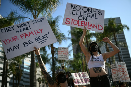 Manifestation contre la politique migratoire du président américain Donald Trump, le 11 juin 2025 à Los Angeles - Omar KAMAL, Corin FAIFE (AFP) Manifestation contre la politique migratoire du président américain Donald Trump, le 11 juin 2025 à Los Angeles - Omar KAMAL, Corin FAIFE (AFP)