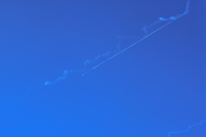 Un missile tiré depuis l'Iran dans le ciel de Naplouse, en Cisjordanie occupée le 19 juin 2025 - Zain JAAFAR (AFP) Un missile tiré depuis l'Iran dans le ciel de Naplouse, en Cisjordanie occupée le 19 juin 2025 - Zain JAAFAR (AFP)