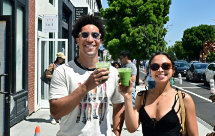 Des lattes glacés au matcha servis au Kettl Tea, dans le quartier de Los Feliz à Los Angeles, en Californie, le 20 mai 2025 - Frederic J. BROWN (AFP) Des lattes glacés au matcha servis au Kettl Tea, dans le quartier de Los Feliz à Los Angeles, en Californie, le 20 mai 2025 - Frederic J. BROWN (AFP)