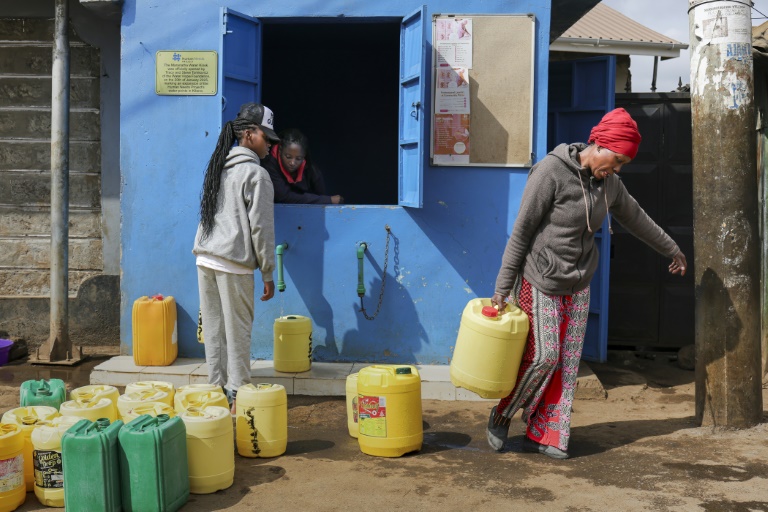 Dignité restaurée : dans un bidonville de Nairobi, des femmes récoltent du plastique contre un accès à des sanitaires