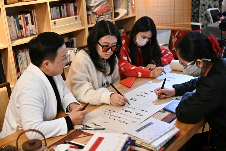 Chine : le retour du nüshu, l'écriture secrète des femmes