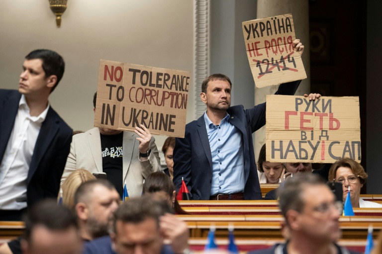 L'Ukraine rétablit l'indépendance d'instances anticorruption