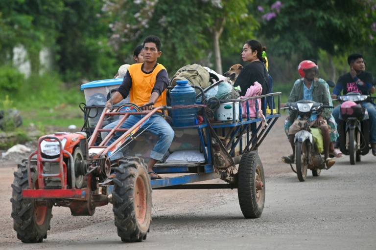 La Thaïlande affirme que plus de 100.000 civils ont fui les affrontements avec le Cambodge