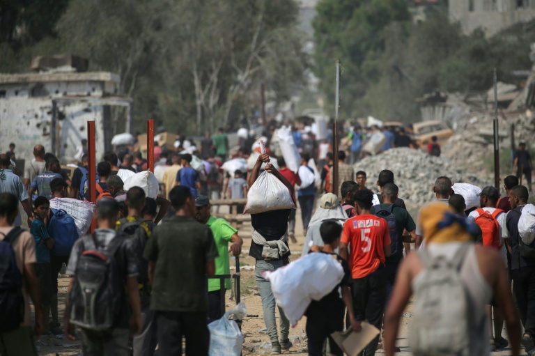 Israël annonce la reprise des parachutages d'aide sur la bande de Gaza affamée