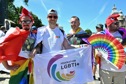 Des personnes participent à la marche des fiertés le 28 juin 2025 à Budapest, malgré son interdiction par la police - Attila KISBENEDEK (AFP) Des personnes participent à la marche des fiertés le 28 juin 2025 à Budapest, malgré son interdiction par la police - Attila KISBENEDEK (AFP)