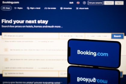 La plateforme de réservation en ligne Booking a été épinglée en France pour "pratiques restrictives de concurrence" envers les hôteliers français par la répression des fraudes (DGCCRF) - Lionel BONAVENTURE (AFP)