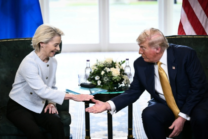 Donald Trump et Ursula von der Leyen annoncent un accord douanier à Turnberry en Ecosse le 27 juillet 2025 - ROMAIN PERROCHEAU (AFP)