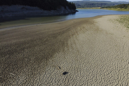 Le lit asséché d'un bras de rivière approvisionnant un barrage à Elena, en Bulgarie, le 2 juillet 2025 - Nalini LEPETIT-CHELLA, Valentina BRESCHI (AFP) Le lit asséché d'un bras de rivière approvisionnant un barrage à Elena, en Bulgarie, le 2 juillet 2025 - Nalini LEPETIT-CHELLA, Valentina BRESCHI (AFP)