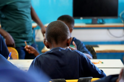 Des élèves d'une école de Mamoudzou, à Mayotte, le 18 août 2025 - Marine GACHET (AFP)