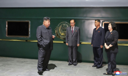 Kim Jong Un avant de partir pour Pékin, le 01 Septembre 2025 à Pyongyang, photo fournie par l'agence de presse nord-coréenne Korean Central News Agency (KCNA) - STR (AFP) Kim Jong Un avant de partir pour Pékin, le 01 Septembre 2025 à Pyongyang, photo fournie par l'agence de presse nord-coréenne Korean Central News Agency (KCNA) - STR (AFP)