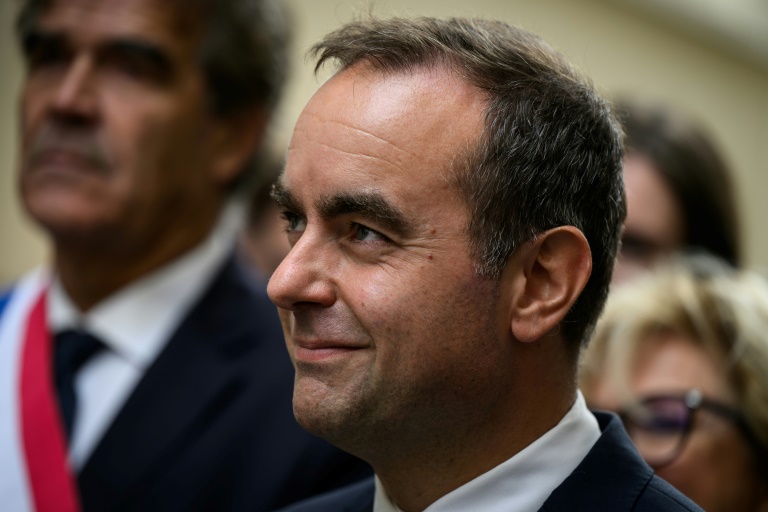 Le PS pose ses conditions, Lecornu sous un feu croisé politique et syndical