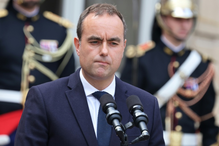 Lecornu reçoit le PS et le RN, clefs de sa survie
