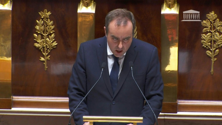 Lecornu concède au PS le totem des retraites au nom de la stabilité Lecornu concède au PS le totem des retraites au nom de la stabilité
