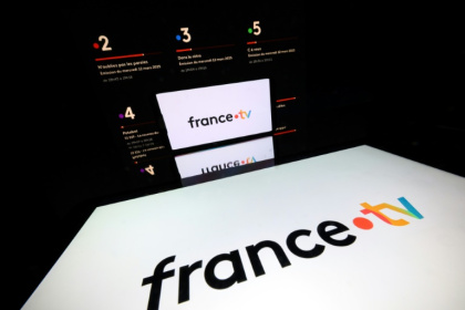 Le groupe public France Télévisions est dans "une situation financière critique qui impose sans délai des réformes structurelles jusqu'ici ajournées", avertit la Cour des comptes - Lionel BONAVENTURE (AFP)