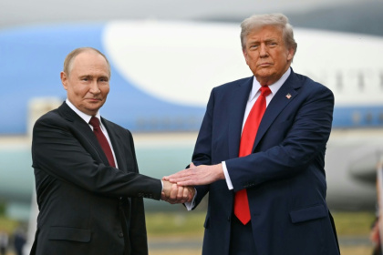 Vladimir Poutine et Donald Trump lors de leur rencontre du 15 août 2025 à Anchorage (Alaska, Etats-Unis) - ANDREW CABALLERO-REYNOLDS (AFP)