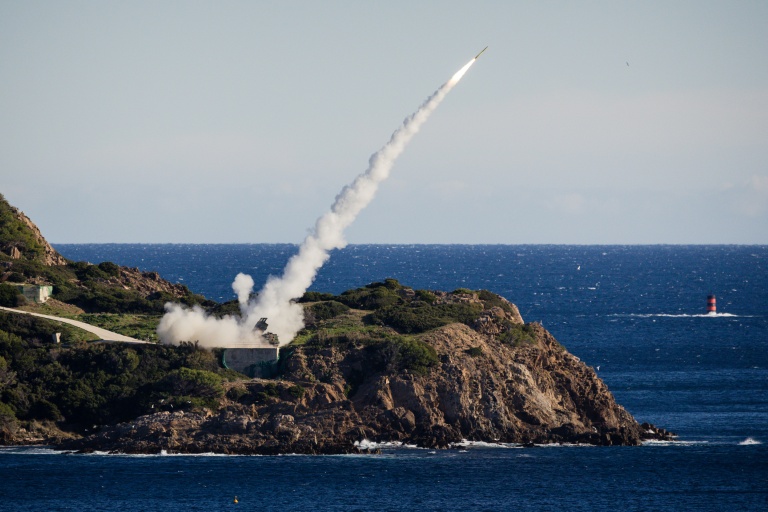 Au bord de la Méditerranée, l'artillerie au défi des "feux dans la profondeur"