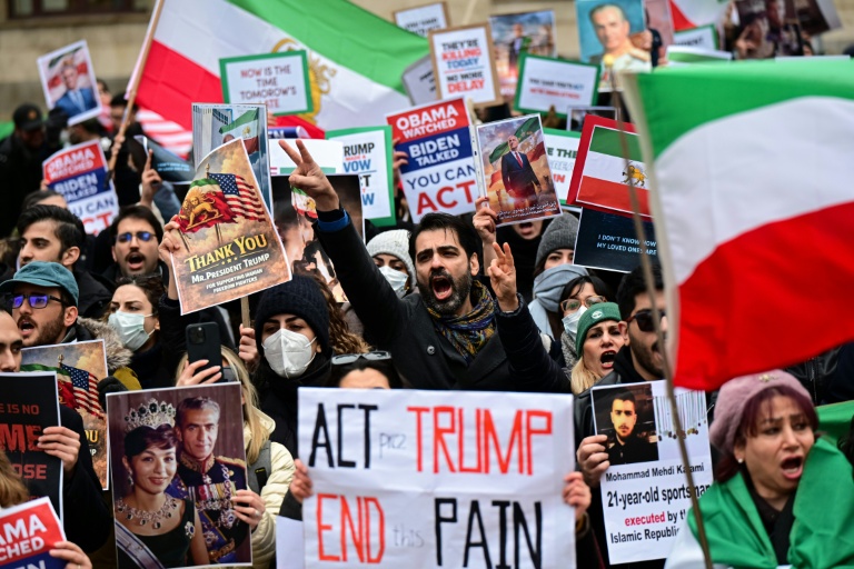 Trump menace d'agir "de manière très forte" si l'Iran exécute des manifestants