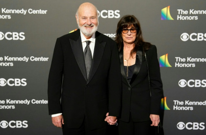 Le cinéaste américain Rob Reiner et son épouse Michele Reiner à Washington, le 3 décembre 2023 - Kent NISHIMURA (AFP)