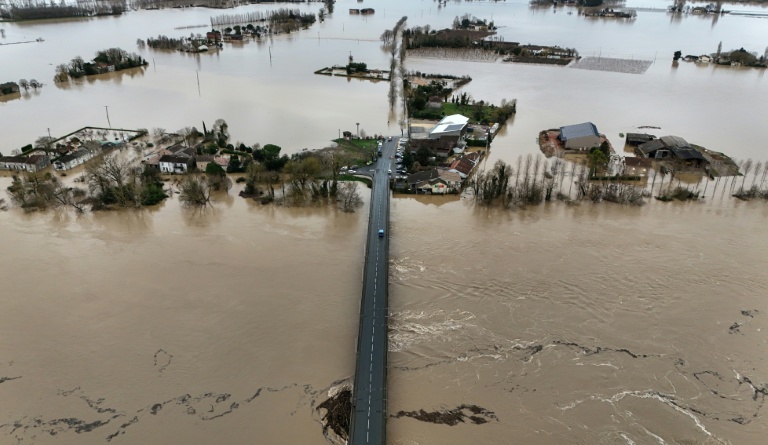 "C'est un océan" : la Garonne toujours en alerte rouge crues, avant de nouvelles pluies