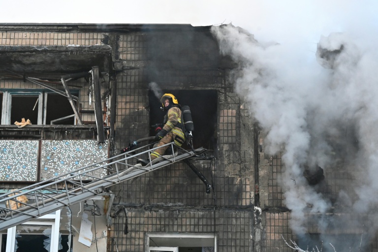 Ukrainiens, Russes et Américains se retrouvent à Abou Dhabi pour négocier la paix