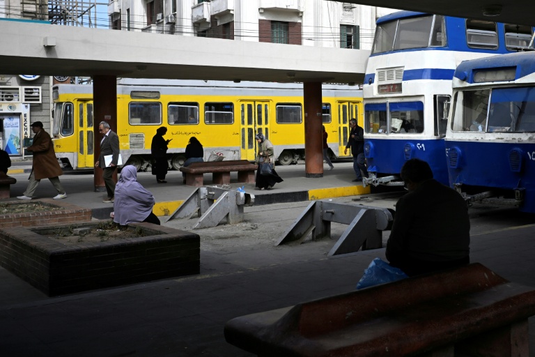Egypte : à Alexandrie, la fin, teintée de regrets, du tramway historique