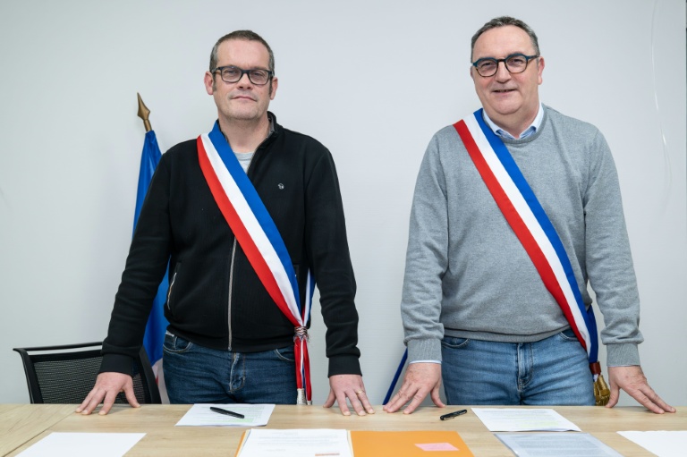 Une mairie, deux maires : "Au quotidien, on gère la commune en duo"