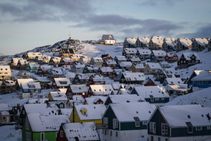 Des maisons à Nuuk, la capitale du Groenland, le 15 janvier 2026 - Alessandro RAMPAZZO (AFP)
