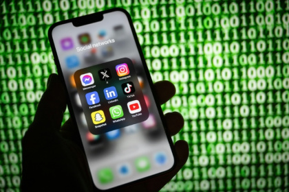 La mesure envisageant d'interdire les réseaux sociaux aux enfants et aux adolescents fait débat chez les chercheurs - SEBASTIEN BOZON (AFP)