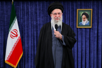 Photo diffusée par le bureau du guide suprême iranien, l'ayatollah Ali Khamenei, le 9 février 2026, lors d'un message télévisé à Téhéra - Handout (AFP)
