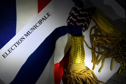 Les salariés engagés dans la course aux municipales jonglent avec un double agenda exigeant - Damien MEYER (AFP)
