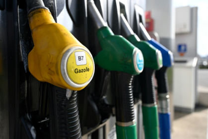 Des pompes à carburant dans une station-service à Thionville, dans le nord-est de la France, le 9 mars 2026 - Jean-Christophe VERHAEGEN (AFP)